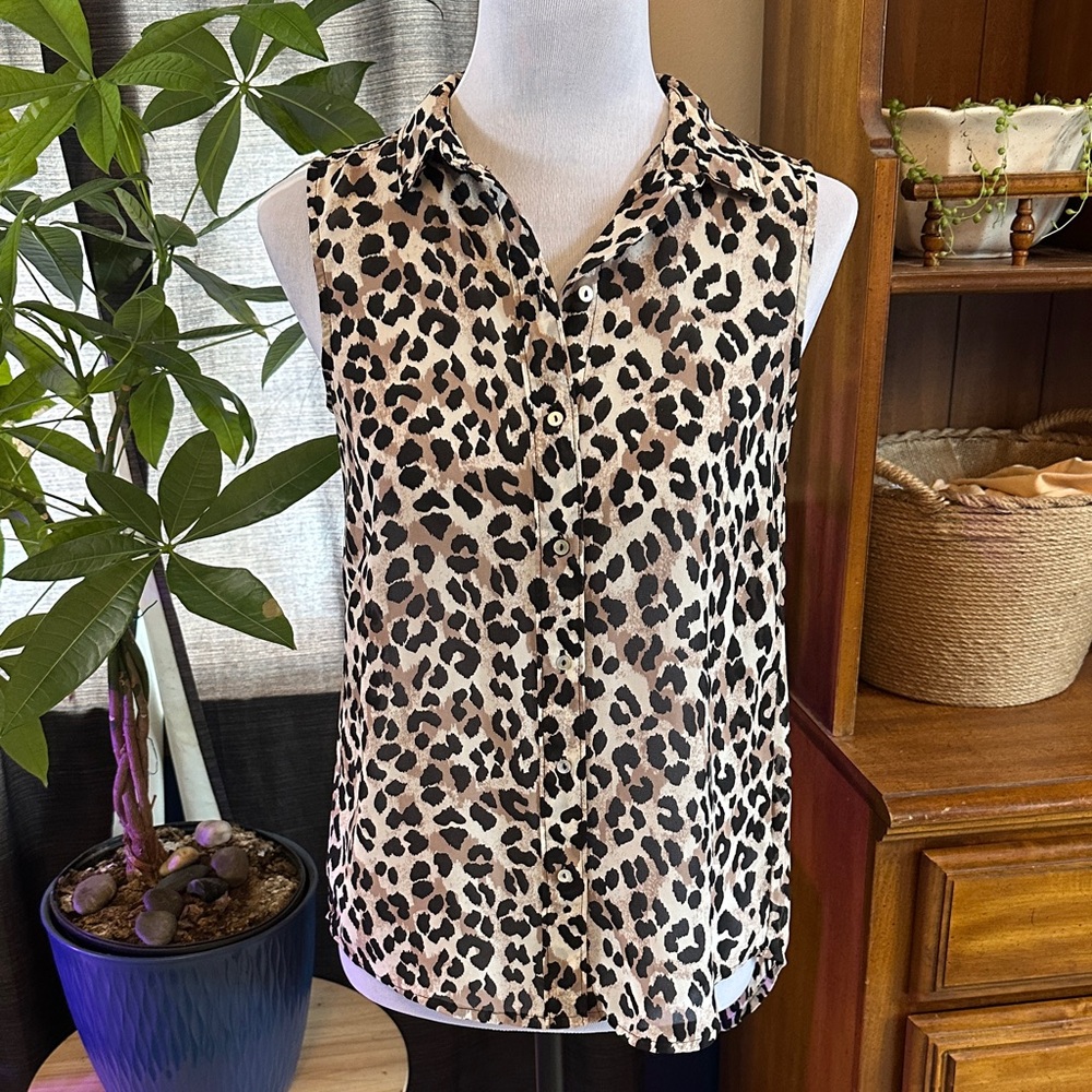 H&M Leopard Print Button Down Sleeveless Top